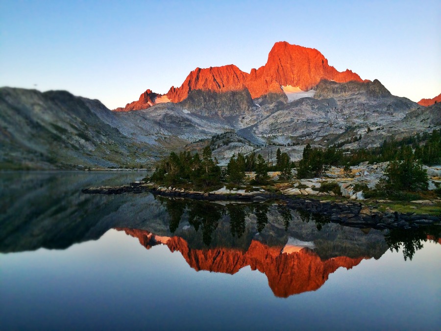 mt ritter and banner peak in ansel adams wilderness at sunrise t20 v33mgE 1